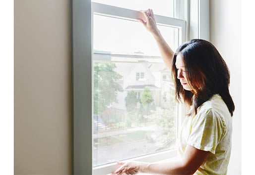 Yellow Brick Home Single-Hung 100 Series Window